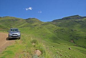 Photograph of car descending from Naude's Nek